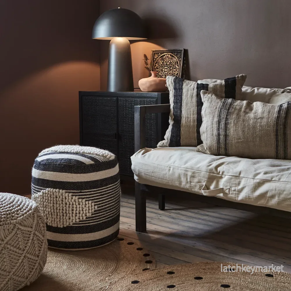 Sittpuff Minna Svart/elfenben Sittpuff Minna Svart/elfenben