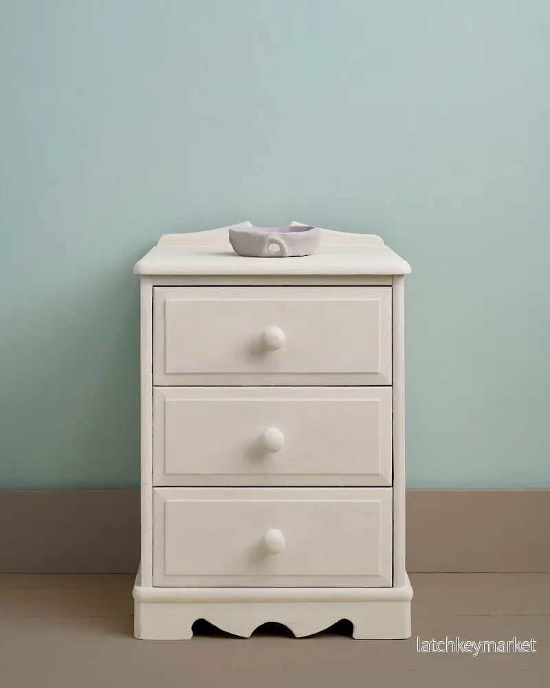 Annie Sloan Chalk paint – Rococo White Annie Sloan Chalk paint – Rococo White