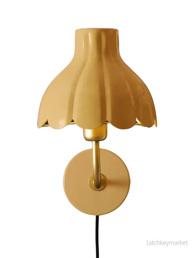 Vägglampa Wells Lejongul - Bild 2