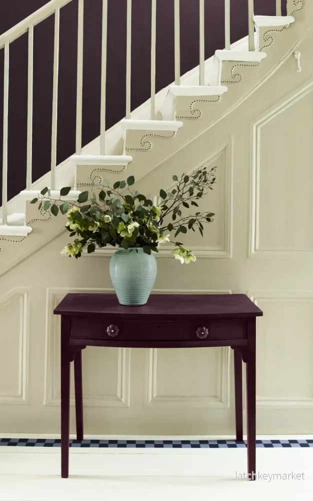 Annie Sloan Chalk paint – Tyrian Plum Annie Sloan Chalk paint – Tyrian Plum