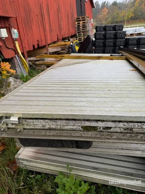 Begagnad badbrygga i aluminium med nya flytblock - Bild 2