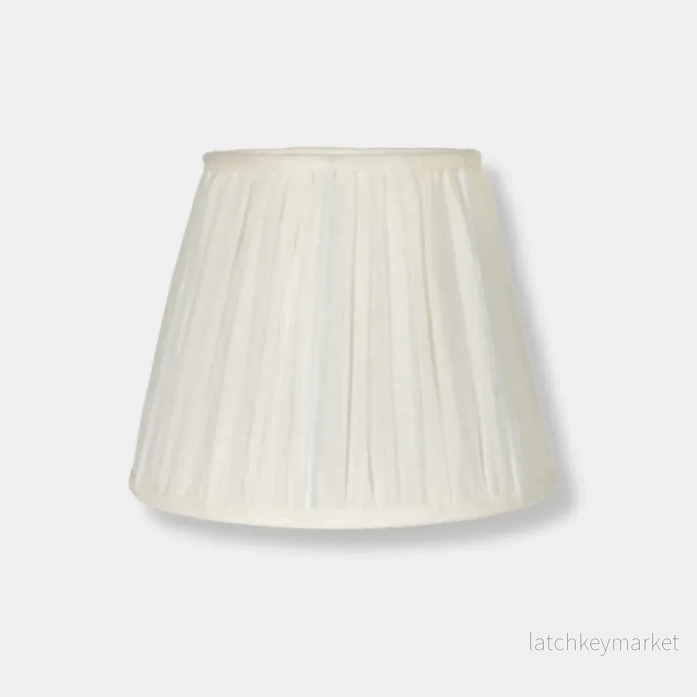 Bordslampskärm Karin Veckad Off-white D27 Alde & Lind