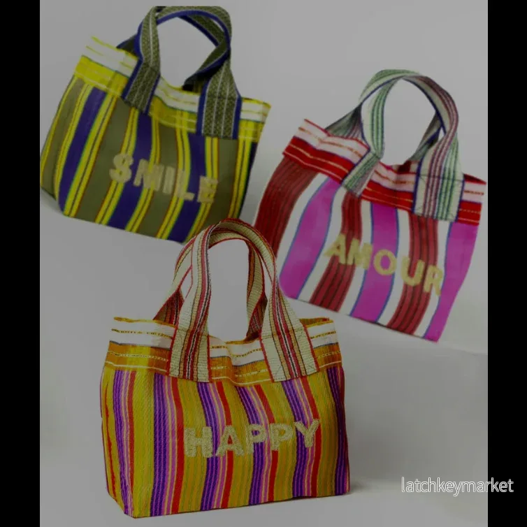Colorful retro-inspired mesh bag ”Written Vibes” – ”Amour”, ”Happy”, ”Smile”