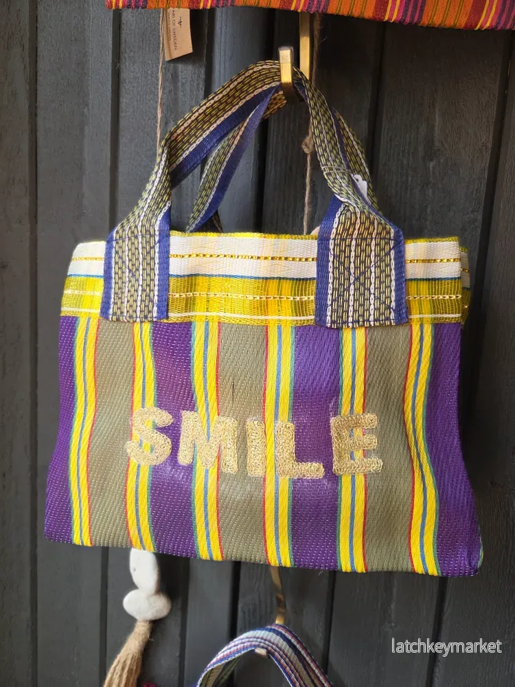 Colorful retro-inspired mesh bag "Written Vibes" - "Amour", "Happy", "Smile" - Bild 3