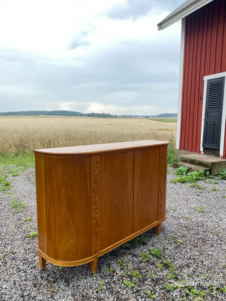 Äldre gedigen skänk - Bild 2