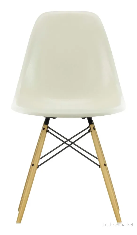 Eames Fiberglass Chair DSW Golden Maple