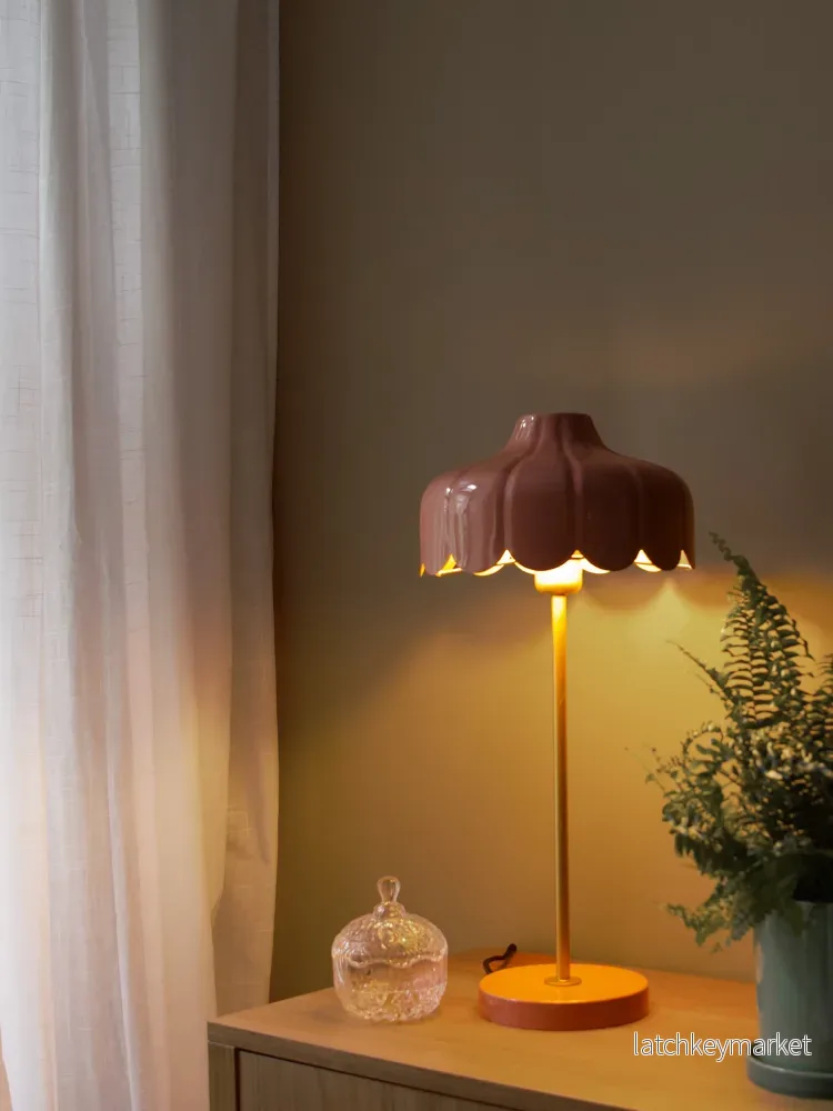 Bordslampa Wells Mellanrosa