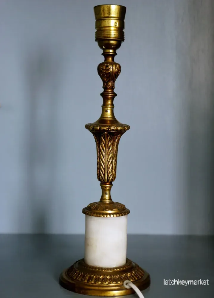 Vacker lampfot i mässing och marmor