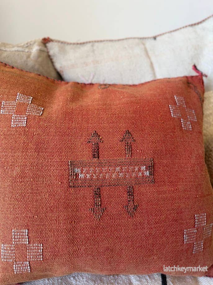 Cactus Silk (Kaktusfiber) kuddfodral - Terracotta med bruna detaljer 50 x 50 cm - Bild 3