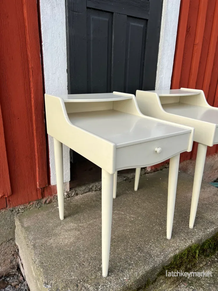 Paret sängbord i vitt - Bild 2
