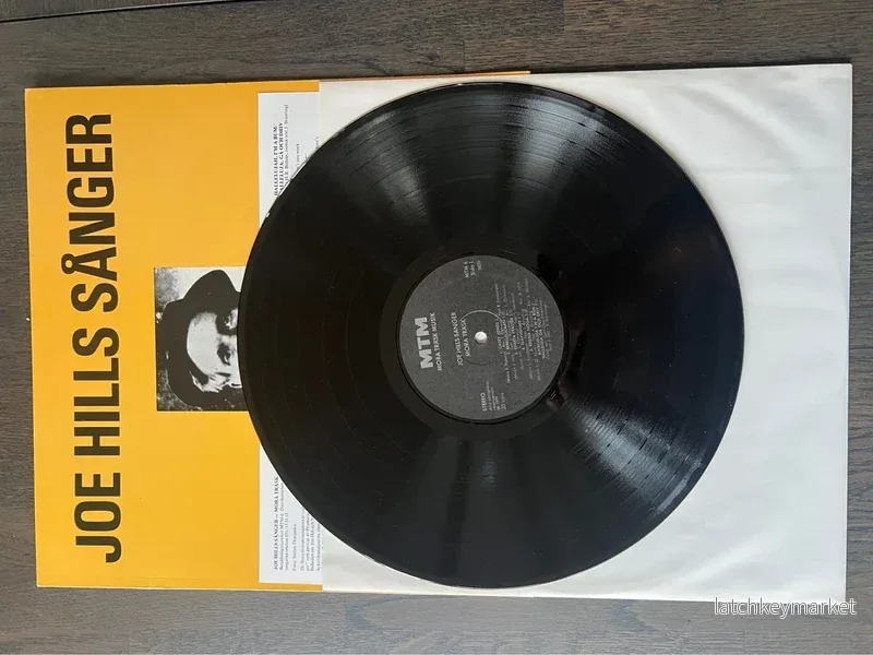Mora Träsk – Joe Hills sånger – signerad av bandet – LP 1979 - Bild 3