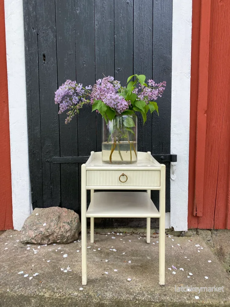 Vackert sängbord eller sidobord